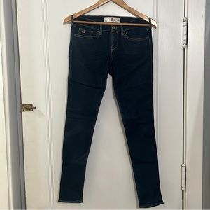 Hollister Jeans size 7, dark wash, super skinny, mid rise.